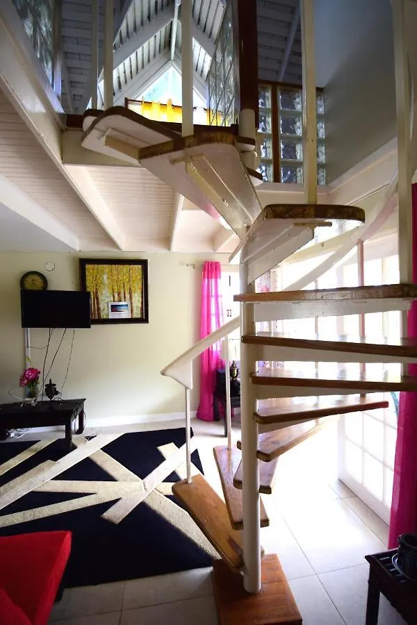 River Side Apt 9 @ Mystic Ridge. Ocho Rios Appartamento